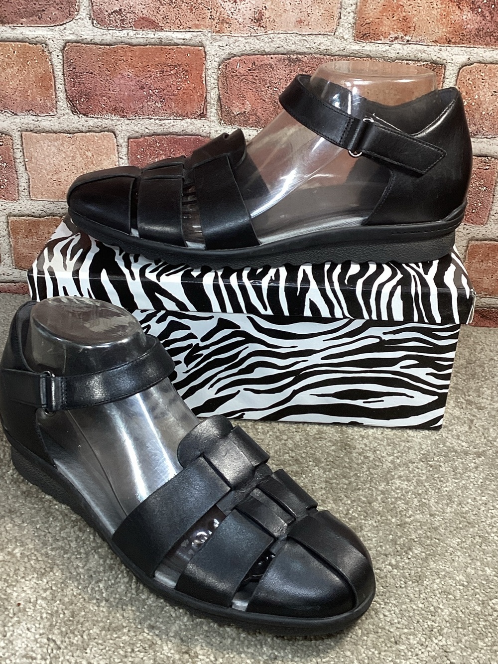 Aravon Josie womens fisherman sandals size 8 D ( wide)